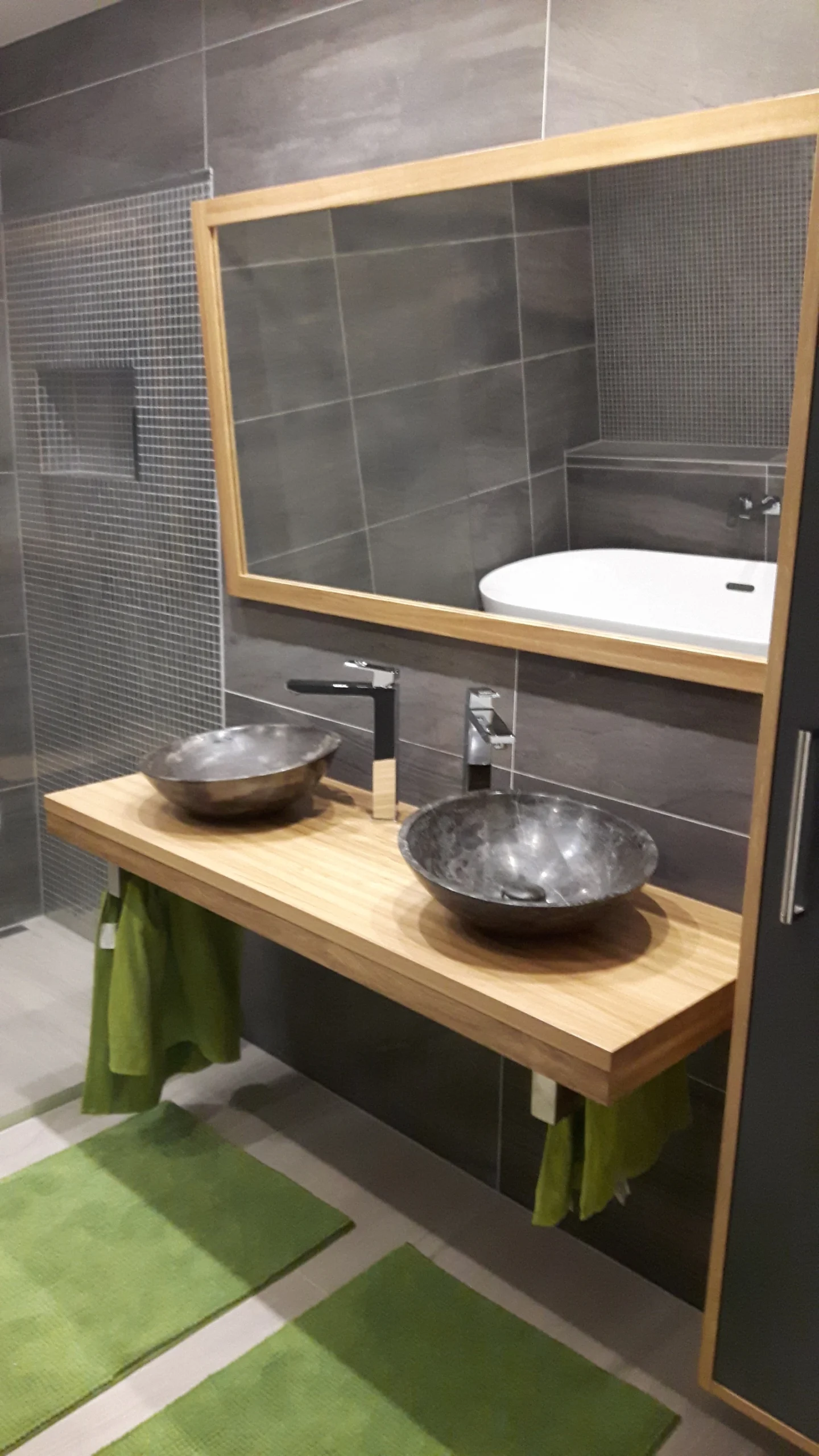 koupelnový nábytek,deska pod umyvadla